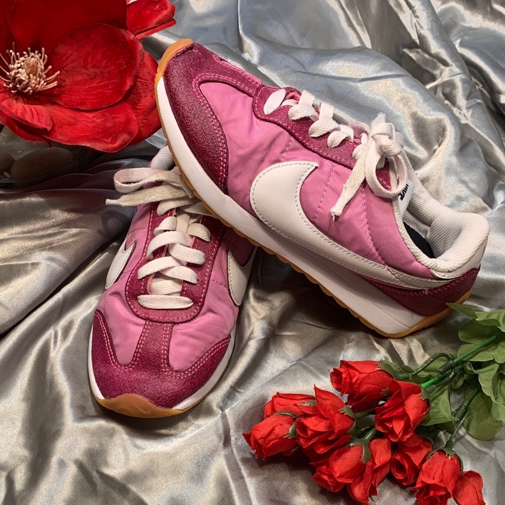 🌹WOMEN'S NIKE PACIFIC • PINK & WHITE SNEAKERS •